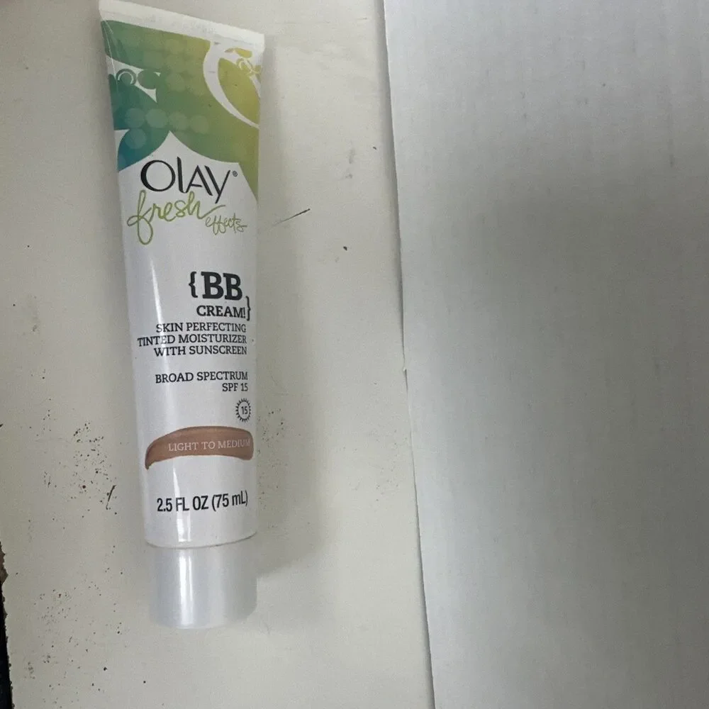 Olay Fresh Effects Skin Perfecting SPF 15 BB Cream Light To Medium RARE/HTF
